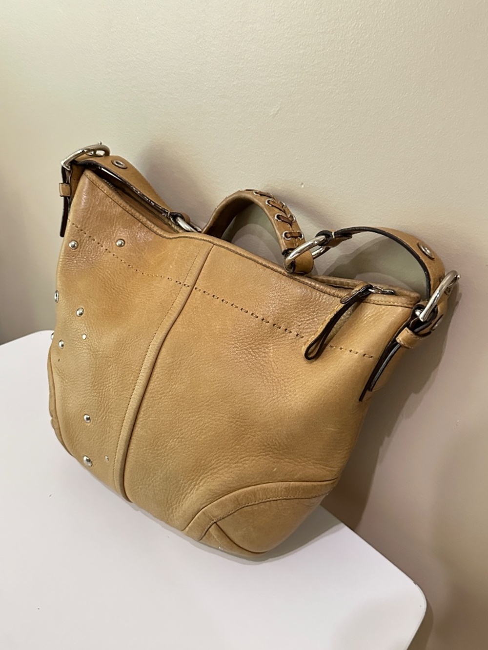 Vintage Coach Soho Studded Demi Hobo HandBag Camel Brown Leather F10932 Y2K - Picture 8 of 16